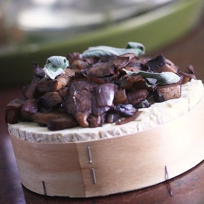 2.	Baked Brie with Mushrooms and Sage